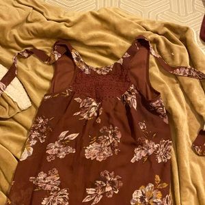 About the knee dress, worn twice, good quality